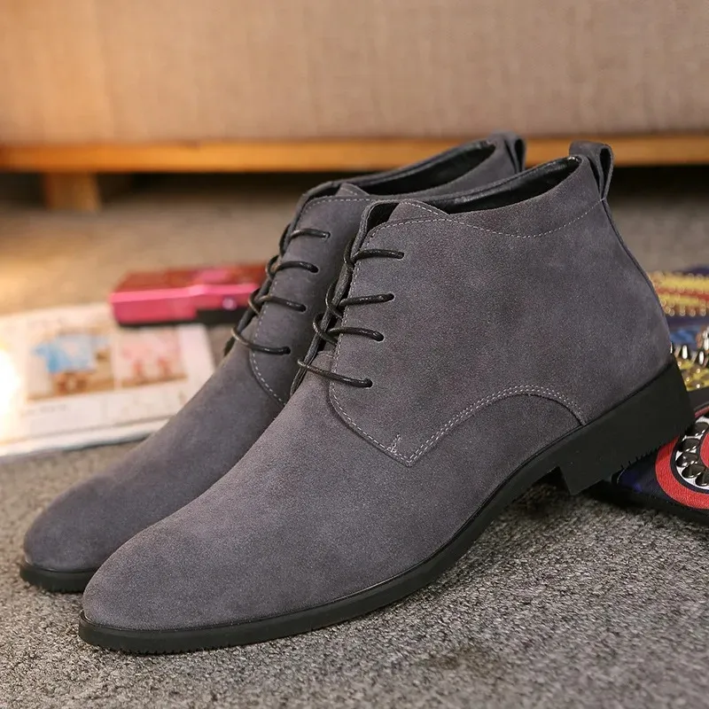 Fashionable suede chukka boots for men, comfortable ankle boots