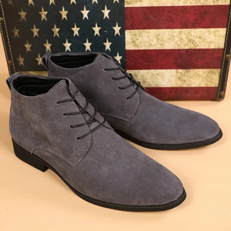 Fashionable suede chukka boots for men, comfortable ankle boots