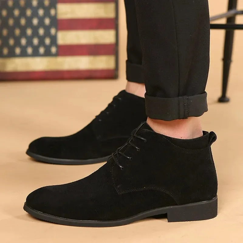 Fashionable suede chukka boots for men, comfortable ankle boots