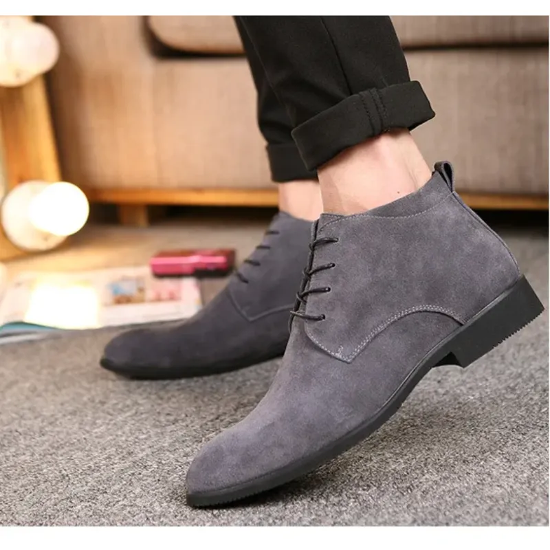 Fashionable suede chukka boots for men, comfortable ankle boots