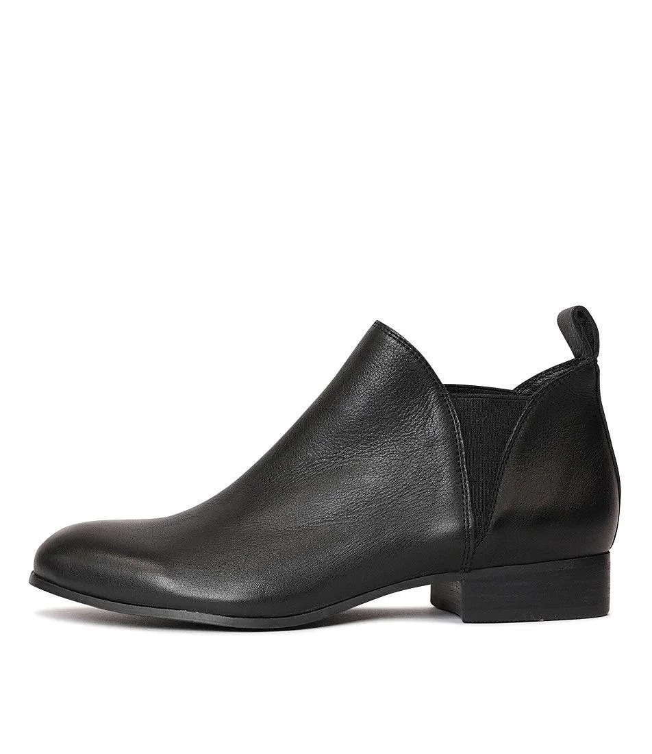 Foe Black Leather Chelsea Boots