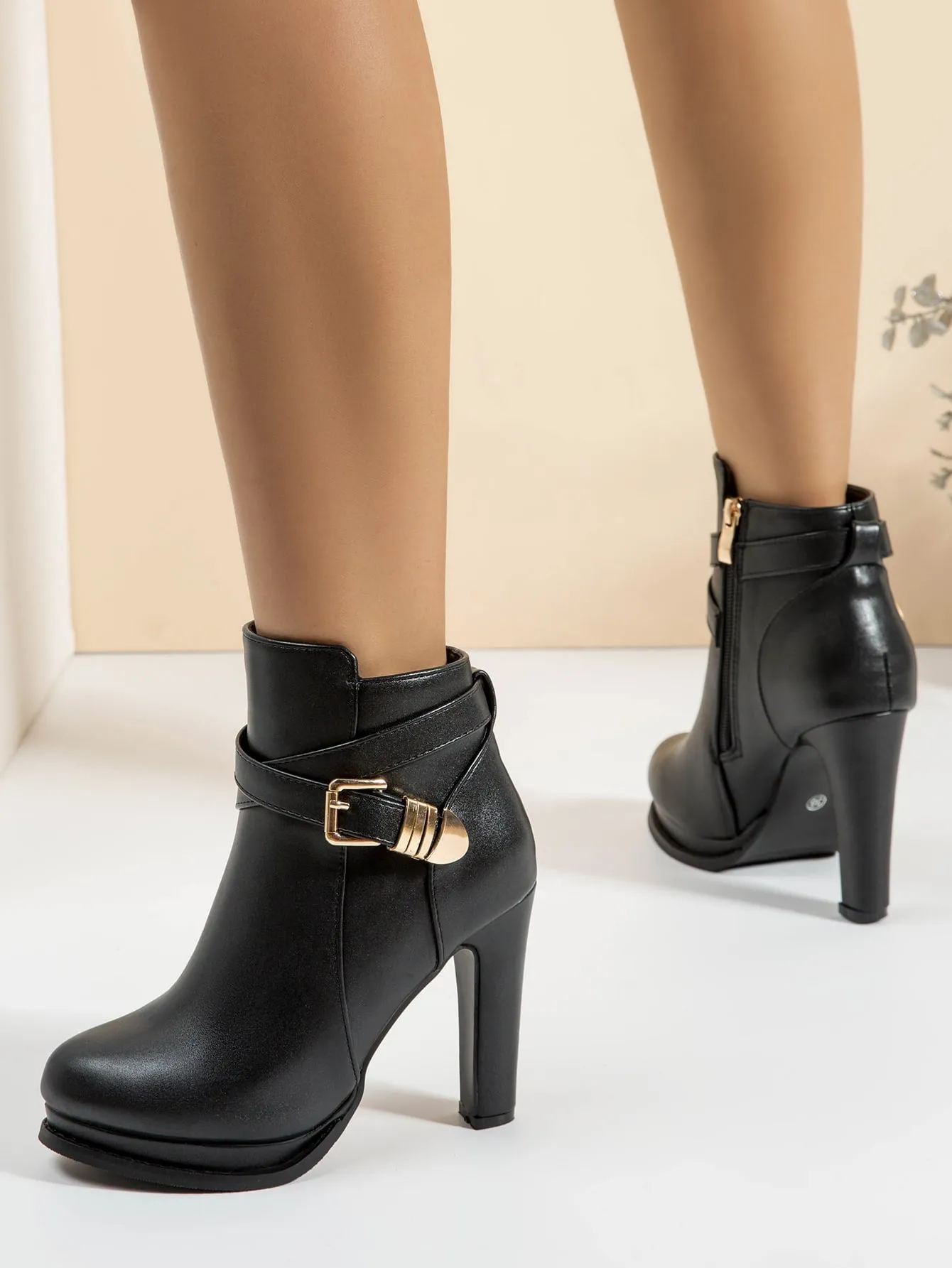 Solid Color Women's Fashionable Boots with Buckle Decoration